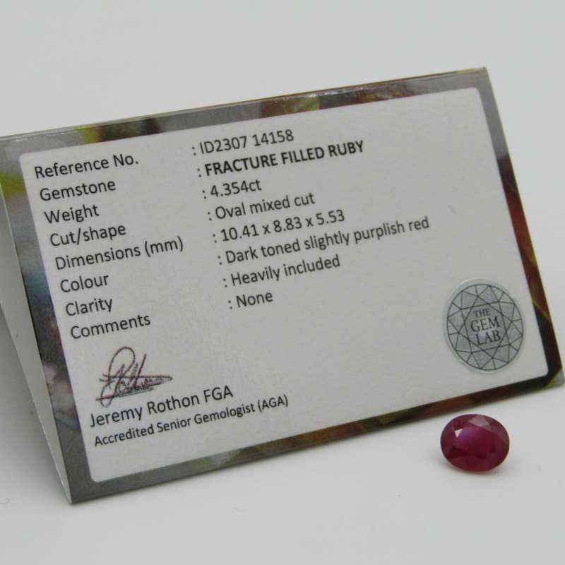 Dark toned slightly purplish red Natural Ruby - fracture filled 4,35 carat - with Gemlab certificate