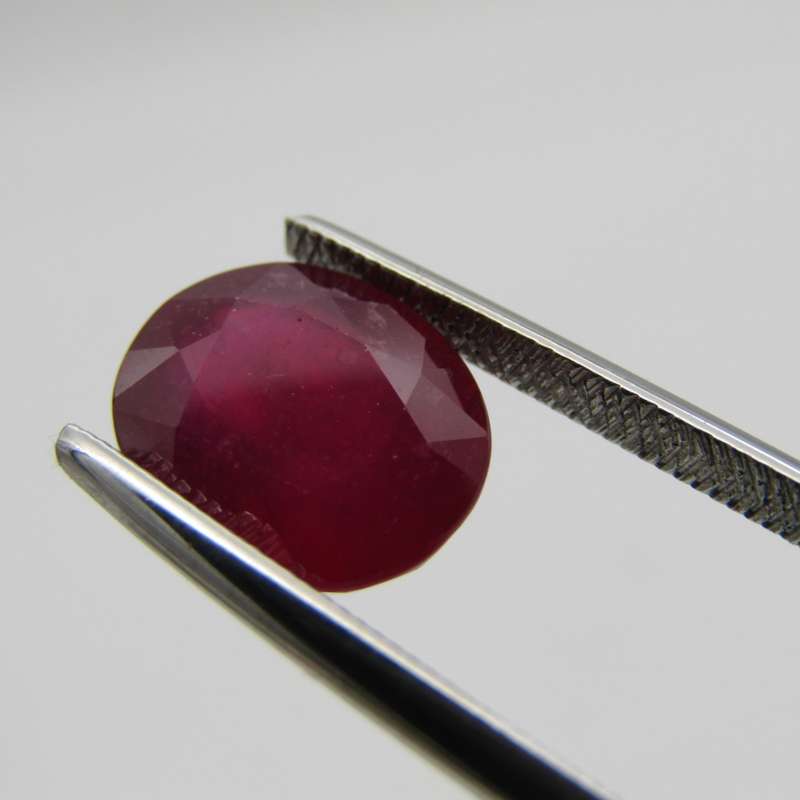 Dark toned slightly purplish red Natural Ruby - fracture filled 4,35 carat - with Gemlab certificate