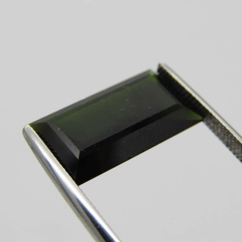 Tourmaline of 5,6 carat Dark toned bluish green - Rectangular cut with Gemlab certificate