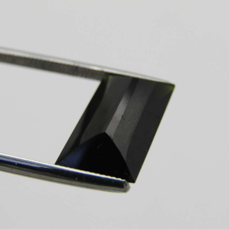 Tourmaline of 5,6 carat Dark toned bluish green - Rectangular cut with Gemlab certificate