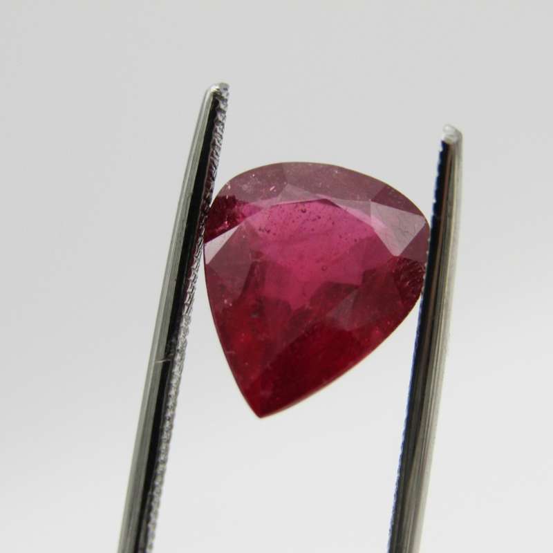 Dark toned slightly purplish red Ruby - fracture filled - 4,92 carat Pear shape
