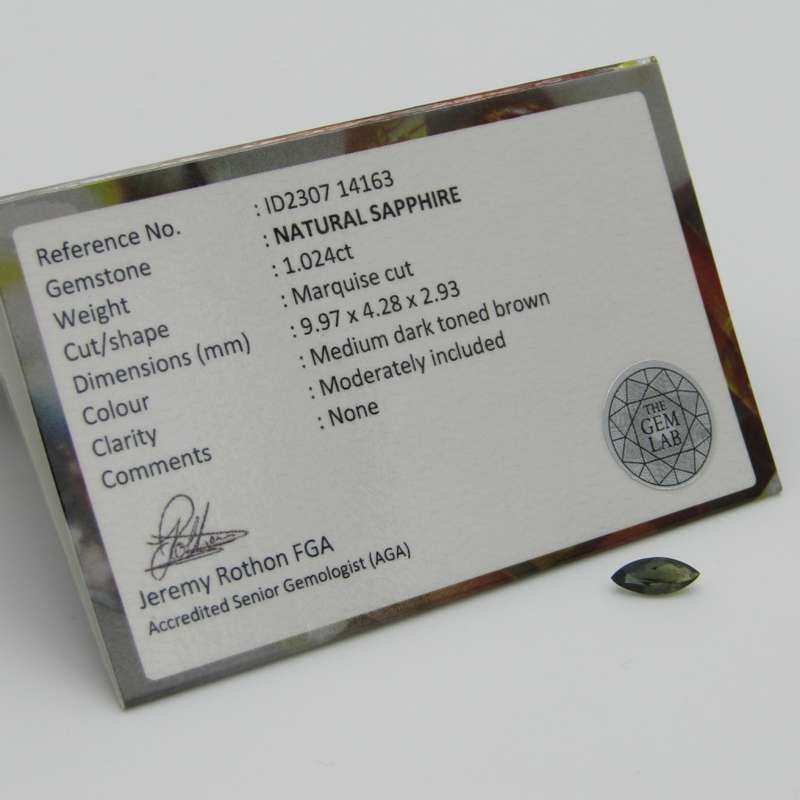 Natural Sapphire of 1,02 carat - Marquise cut - medium dark toned brown with Gemlab certificate