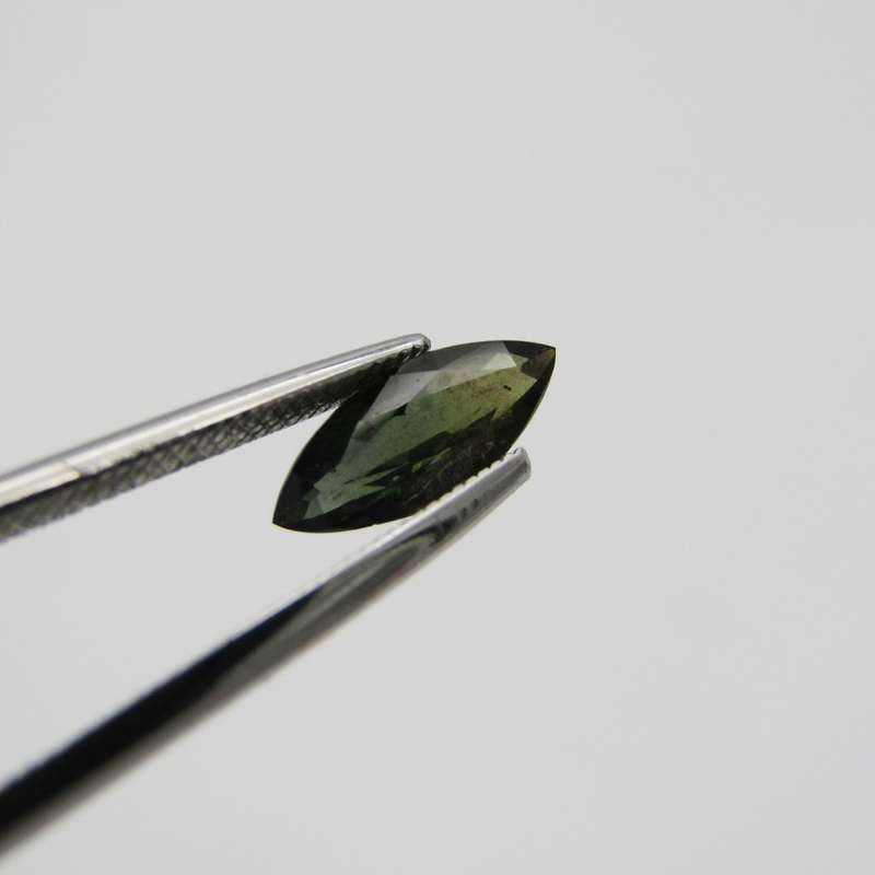 Natural Sapphire of 1,02 carat - Marquise cut - medium dark toned brown with Gemlab certificate