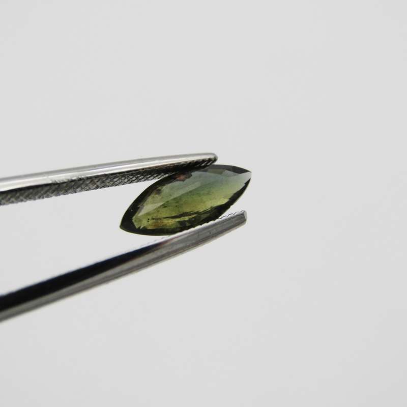 Natural Sapphire of 1,02 carat - Marquise cut - medium dark toned brown with Gemlab certificate