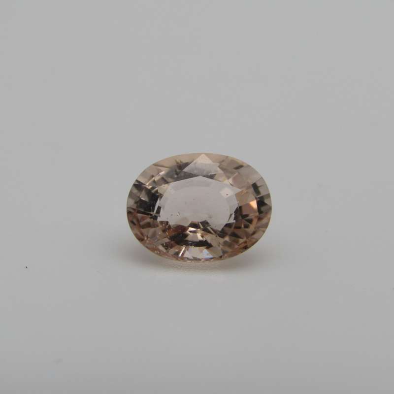 Natural Morganite of 2,5 carat oval mixed cut - slightly Orange Pink with Gemlab certificate