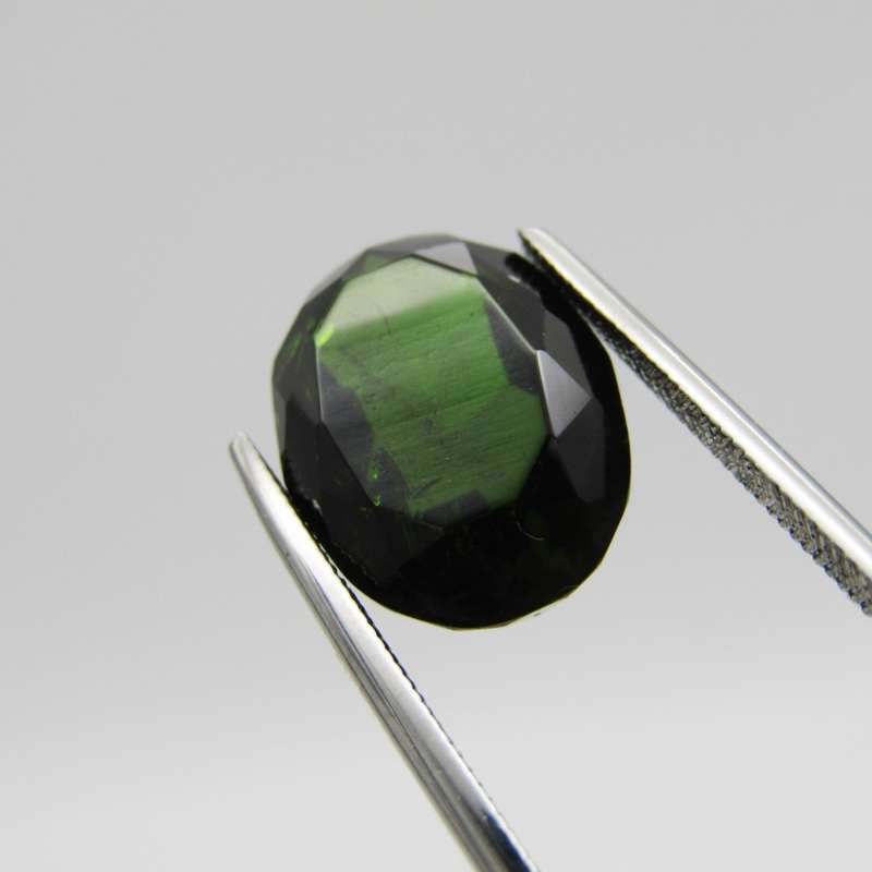 Tourmaline of 9,3 carat - oval mixed cut - dark toned green with Gemlab certificate