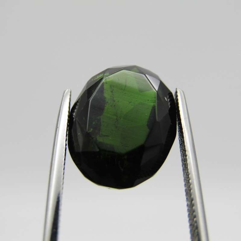 Tourmaline of 9,3 carat - oval mixed cut - dark toned green with Gemlab certificate