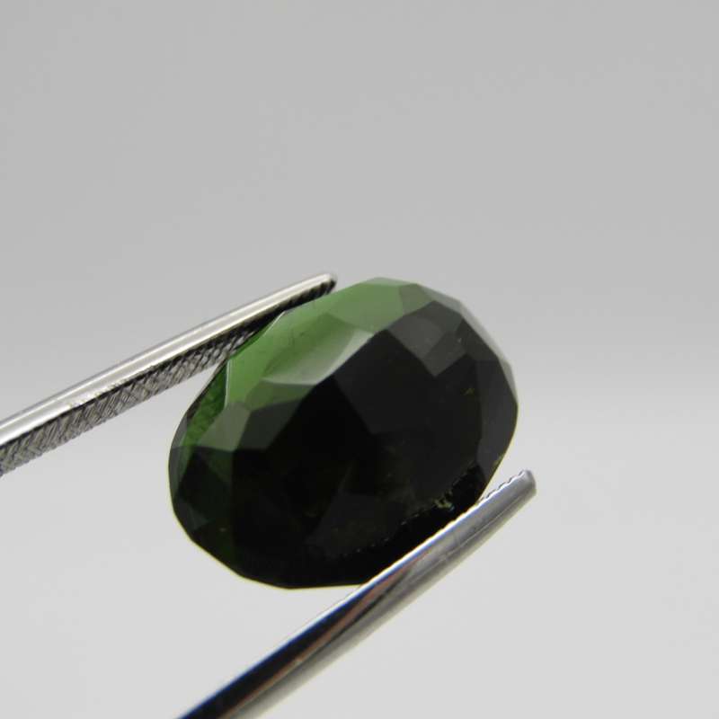 Tourmaline of 9,3 carat - oval mixed cut - dark toned green with Gemlab certificate