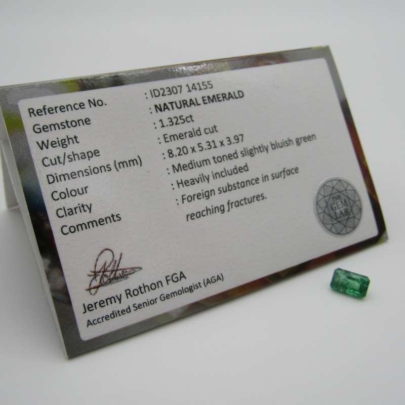 Natural Emerald of 1,325 carat - slightly bluish green with Gemlab certificate