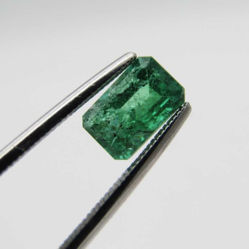Natural Emerald of 1,325 carat - slightly bluish green with Gemlab certificate