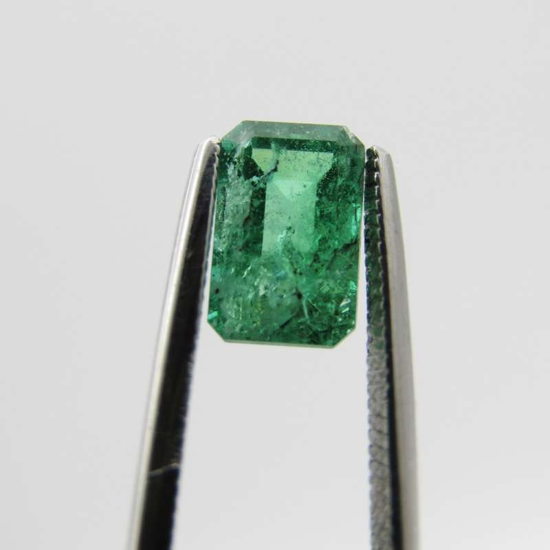Natural Emerald of 1,325 carat - slightly bluish green with Gemlab certificate