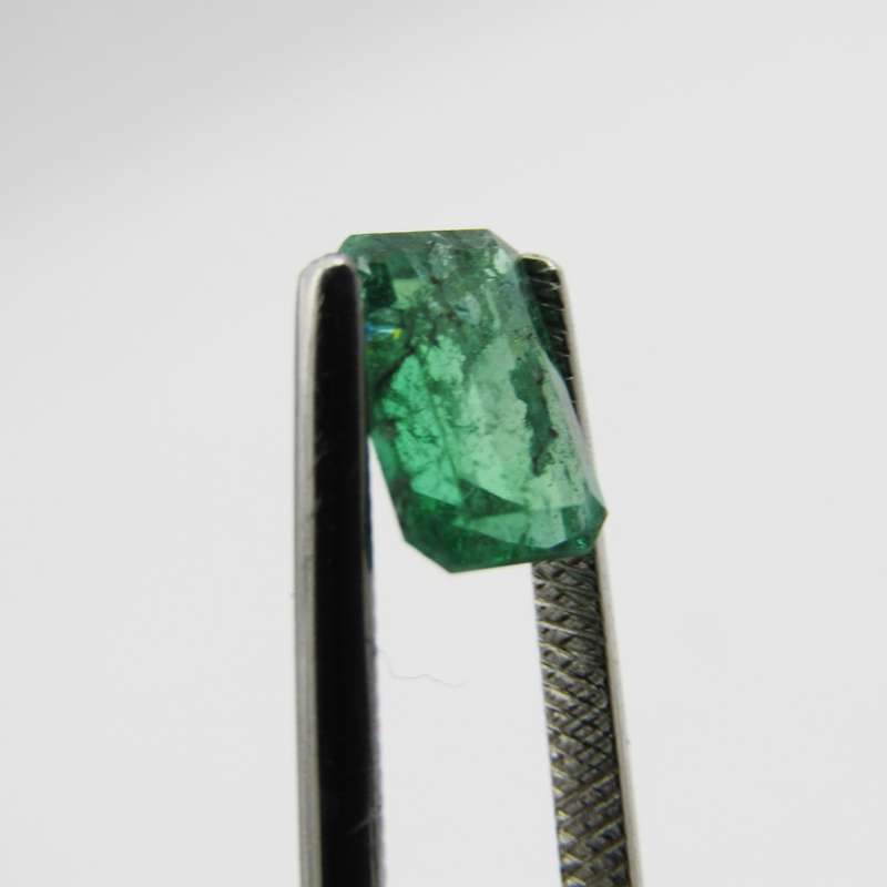 Natural Emerald of 1,325 carat - slightly bluish green with Gemlab certificate