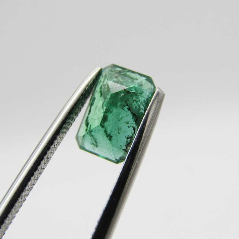 Natural Emerald of 1,325 carat - slightly bluish green with Gemlab certificate