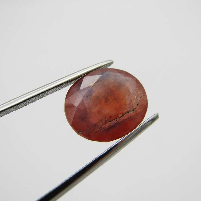 Natural Orange / Blue Sapphire of 9,67 carat oval mixed cut certified by Gemlab with certificate