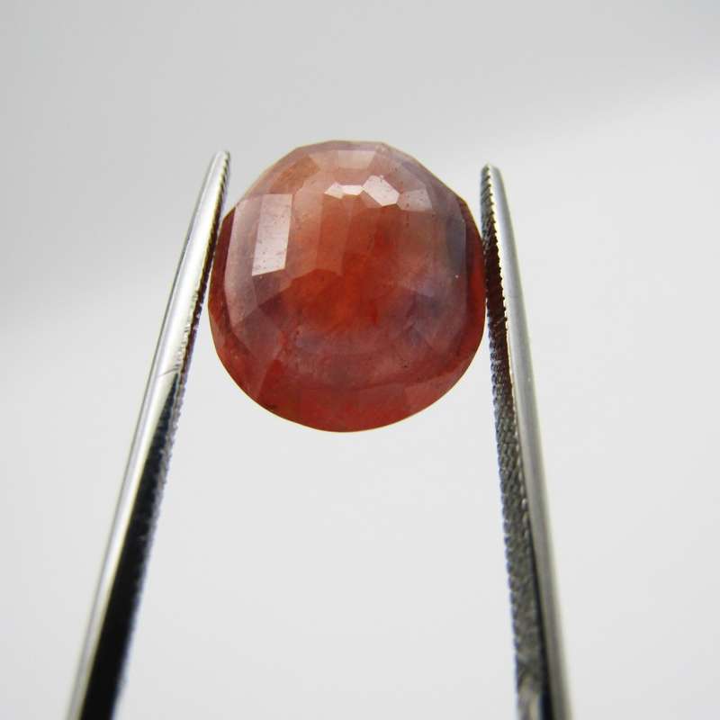 Natural Orange / Blue Sapphire of 9,67 carat oval mixed cut certified by Gemlab with certificate