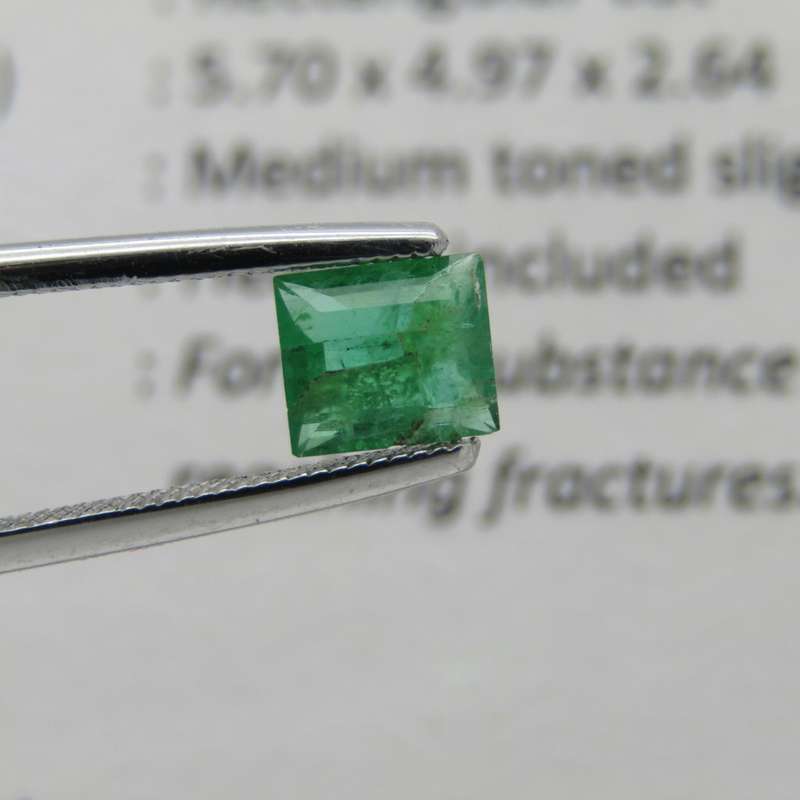 Natural Emerald of 0,5 carat - Rectangular cut - Slightly bluish green with Gemlab certificate