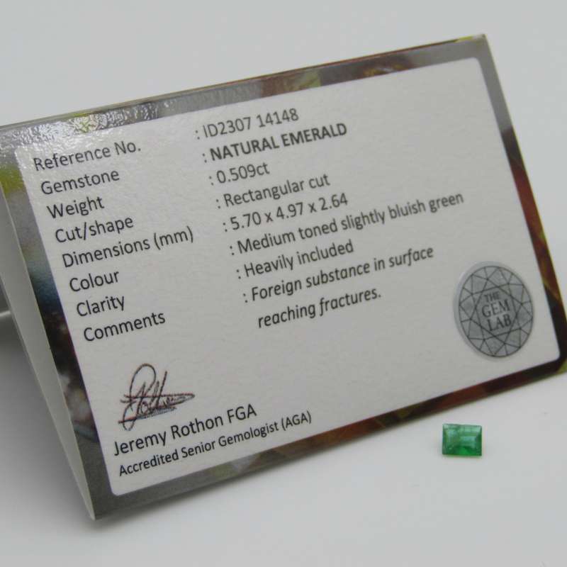 Natural Emerald of 0,5 carat - Rectangular cut - Slightly bluish green with Gemlab certificate