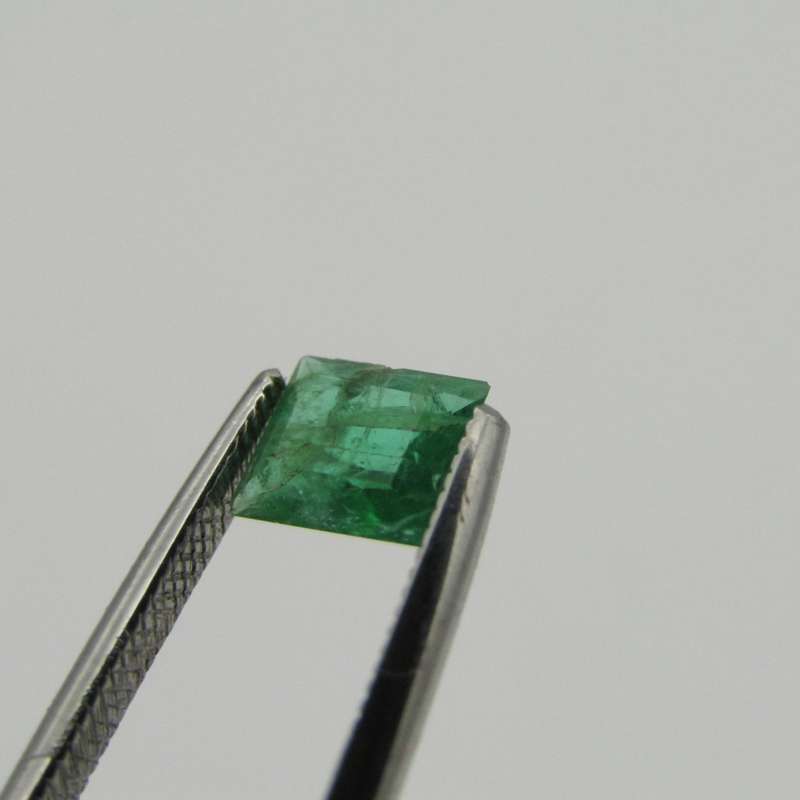 Natural Emerald of 0,5 carat - Rectangular cut - Slightly bluish green with Gemlab certificate