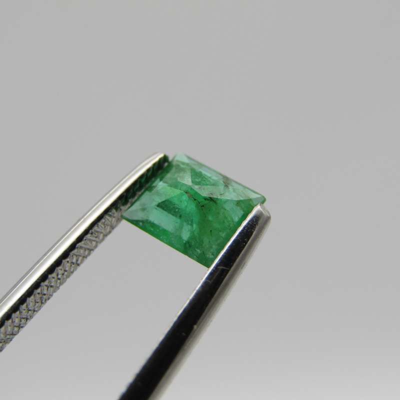 Natural Emerald of 0,5 carat - Rectangular cut - Slightly bluish green with Gemlab certificate