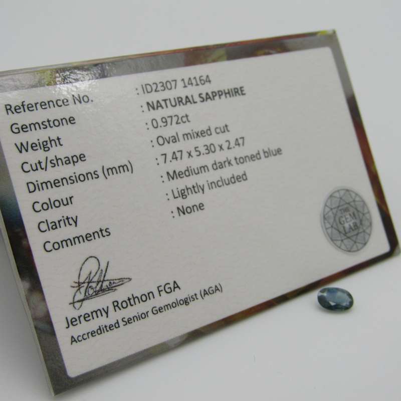 Natural Sapphire of 0,97 carat - oval mixed cut - medium dark toned blue with Gemlab certificate