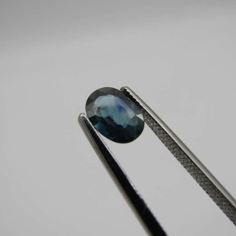 Natural Sapphire of 0,97 carat - oval mixed cut - medium dark toned blue with Gemlab certificate