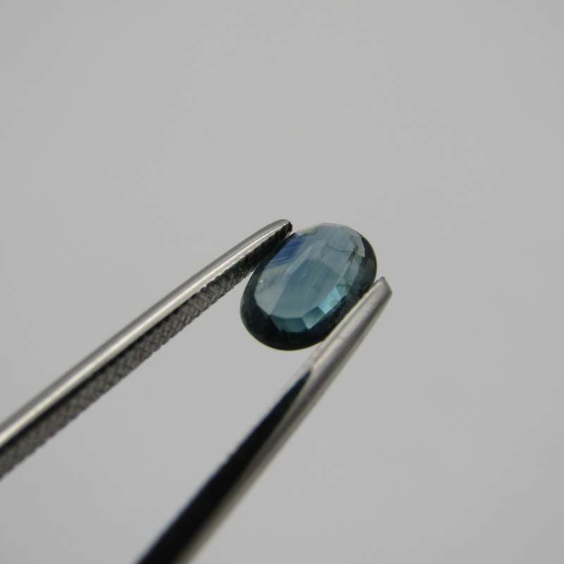 Natural Sapphire of 0,97 carat - oval mixed cut - medium dark toned blue with Gemlab certificate
