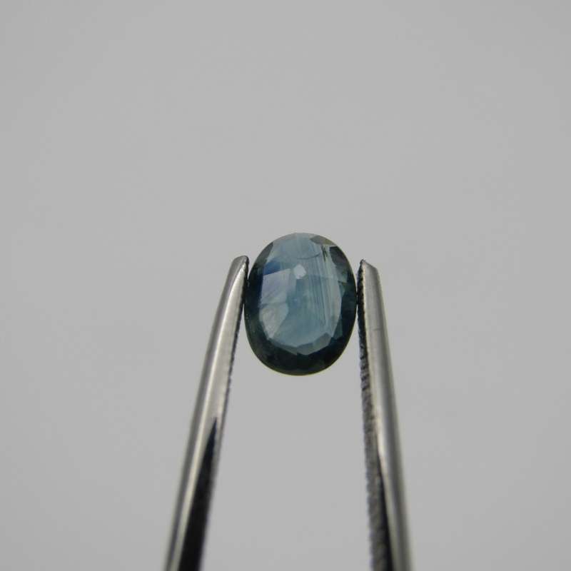 Natural Sapphire of 0,97 carat - oval mixed cut - medium dark toned blue with Gemlab certificate