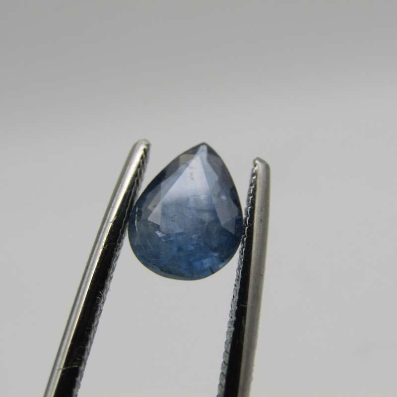 Natural Sapphire of 0,85 carat - pear shape - Medium toned blue with Gemlab certificate