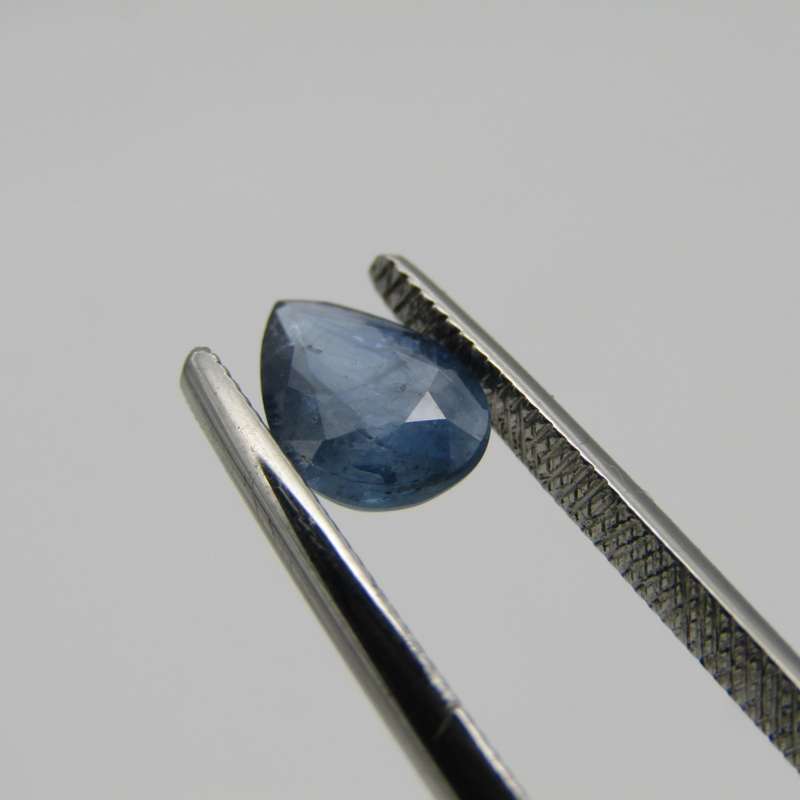 Natural Sapphire of 0,85 carat - pear shape - Medium toned blue with Gemlab certificate
