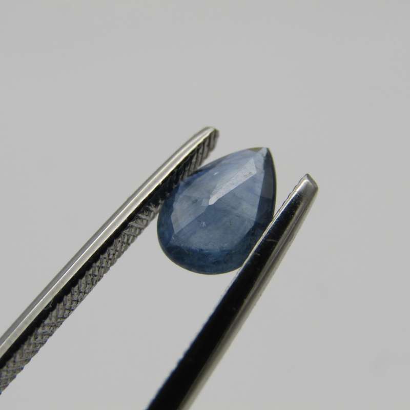 Natural Sapphire of 0,85 carat - pear shape - Medium toned blue with Gemlab certificate