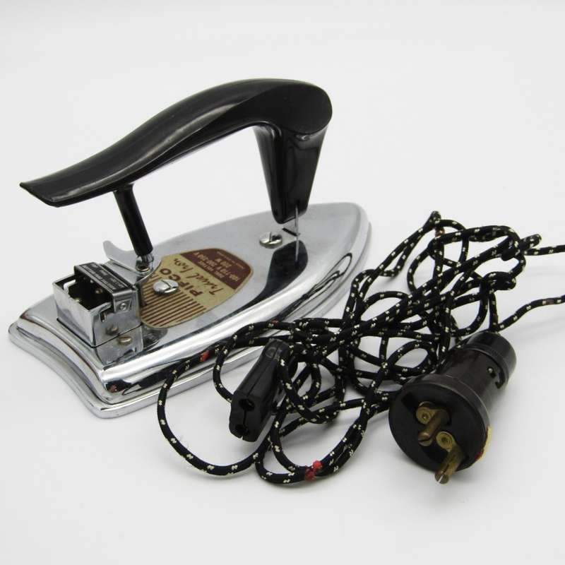 Vintage Pifco Dual Voltage Travel iron in pouch