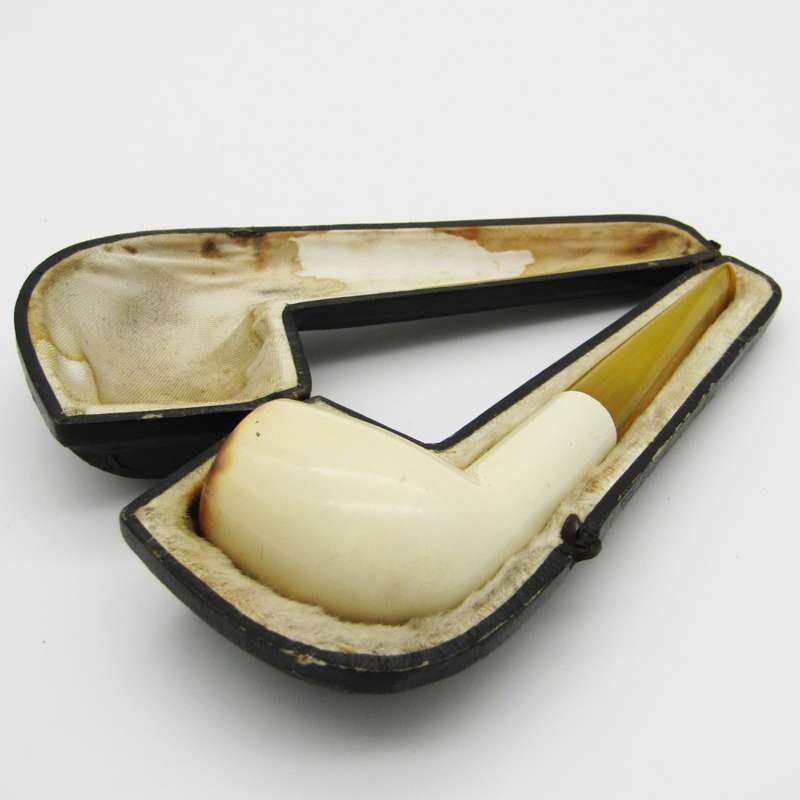 Vintage Meerschaum smoking pipe in original case