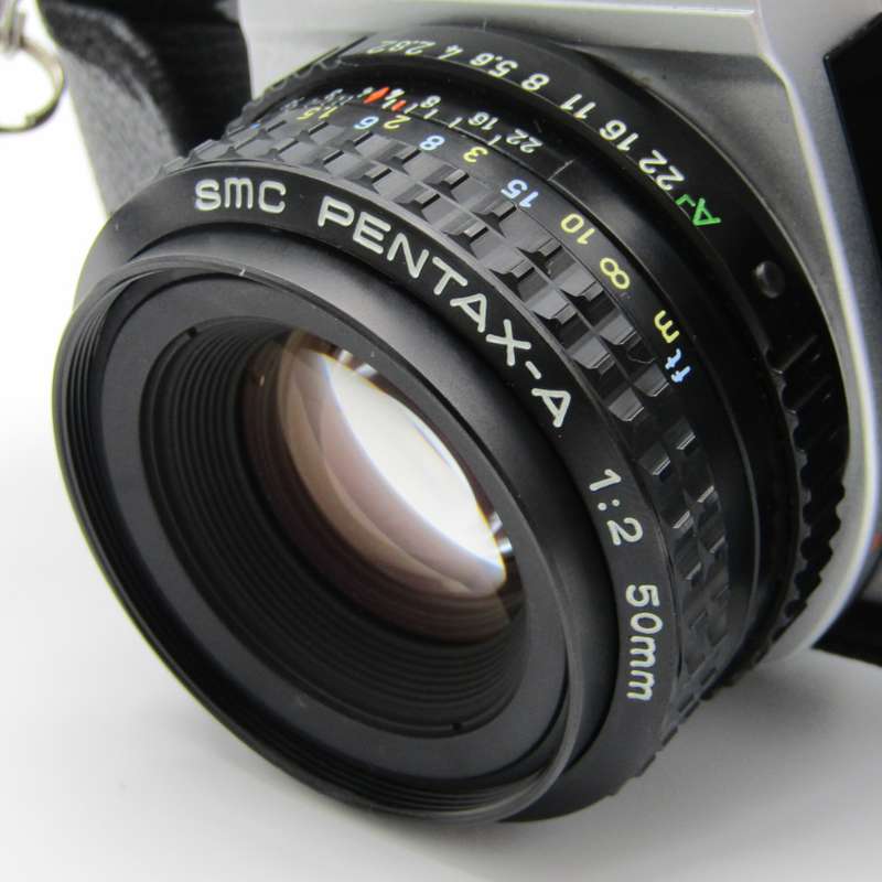 Vintage Pentax K1000 camera with extra lens and flash - very good condition