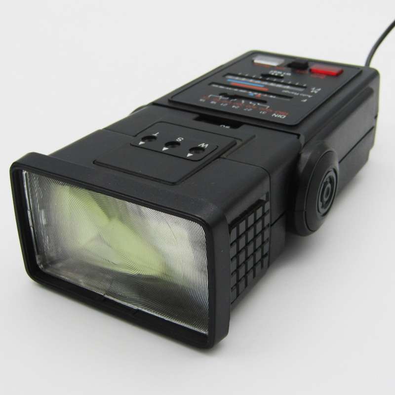 Vintage Pentax K1000 camera with extra lens and flash - very good condition