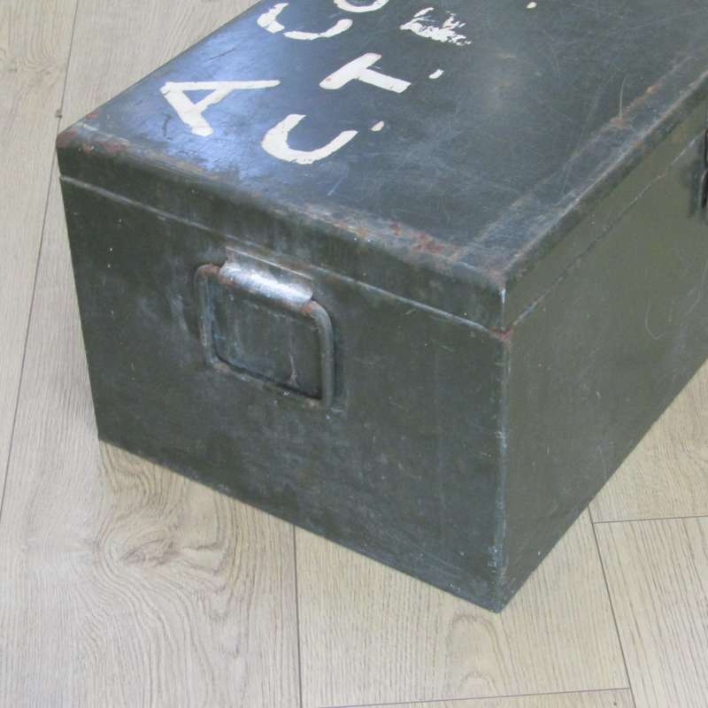 Old SA Army steel trunk ( 68 cm x 40 cm x 30 cm )