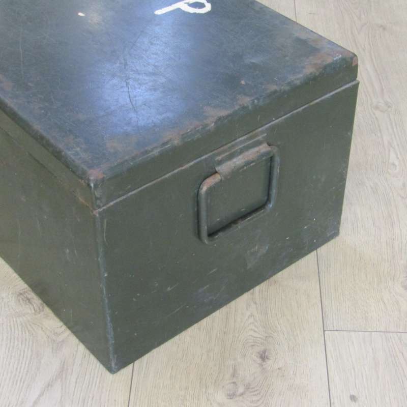 Old SA Army steel trunk ( 68 cm x 40 cm x 30 cm )