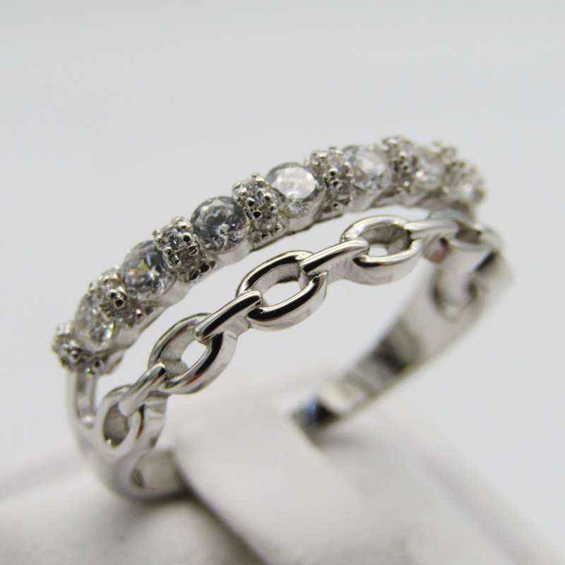 Sterling Silver ring with chain design and clear stones - Size Q - 2,9g