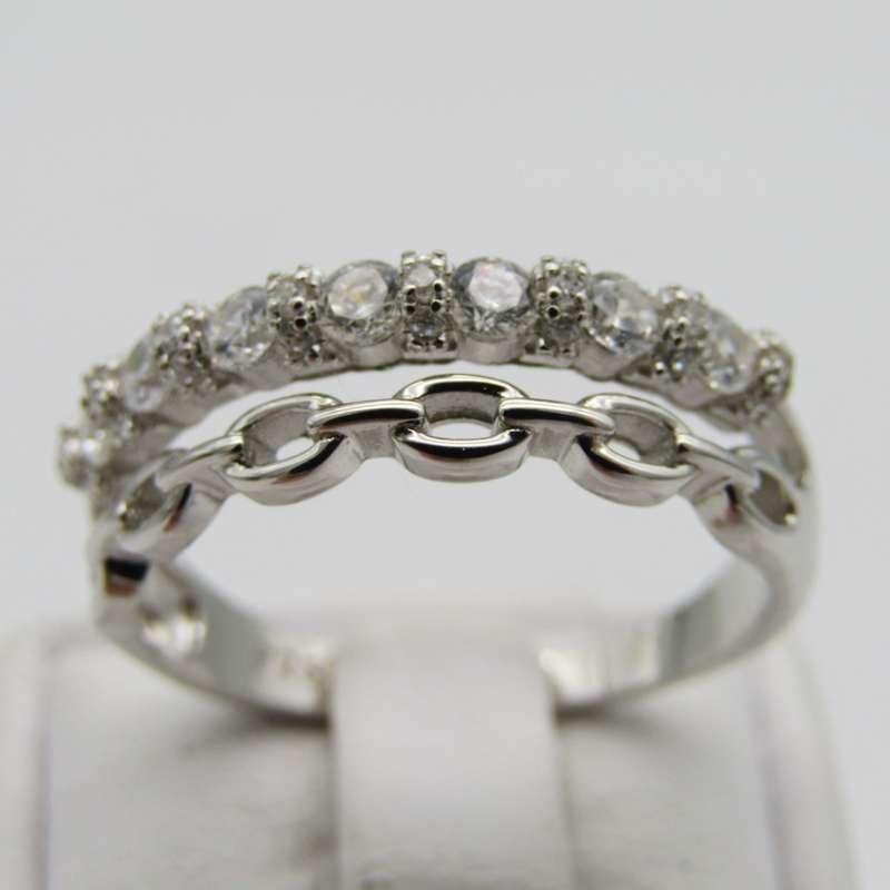 Sterling Silver ring with chain design and clear stones - Size Q - 2,9g