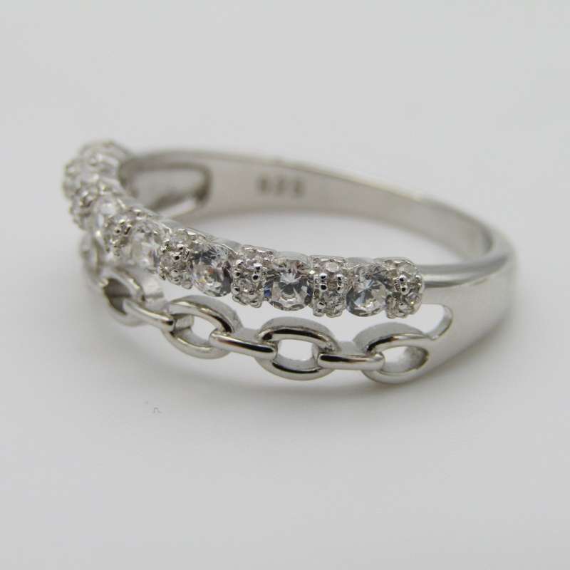 Sterling Silver ring with chain design and clear stones - Size Q - 2,9g
