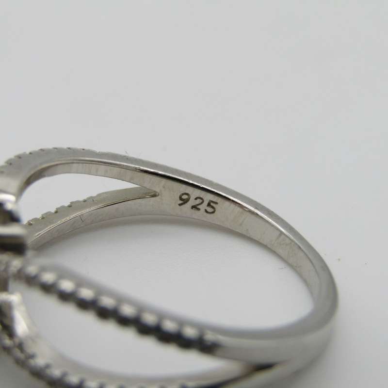 Sterling Silver ring with beautiful clear stone - Size Q - 3,1g