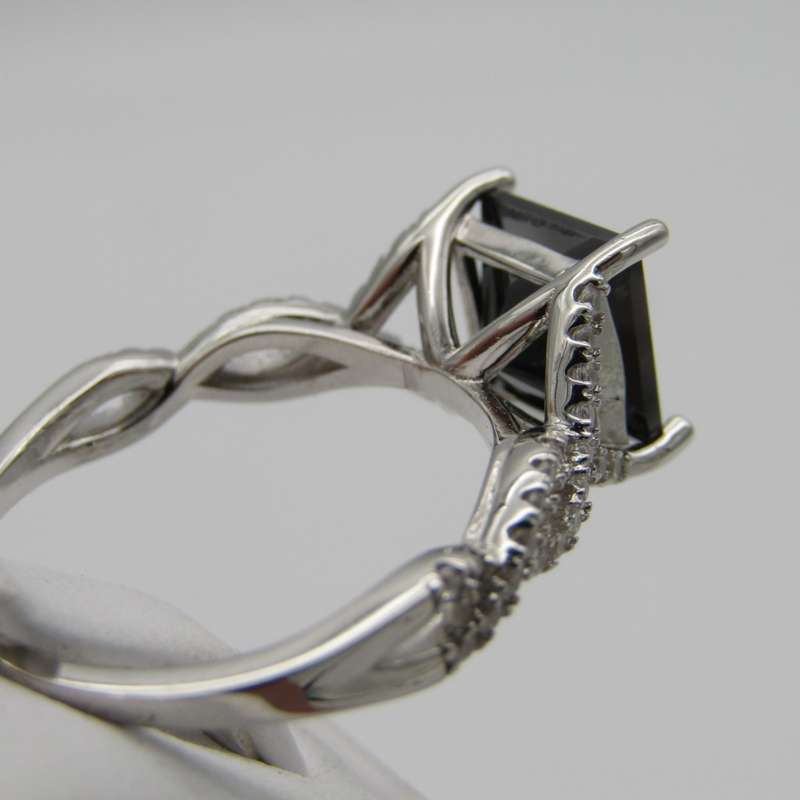 Stunning Sterling Silver ring with black stone - Size S - 4,7g