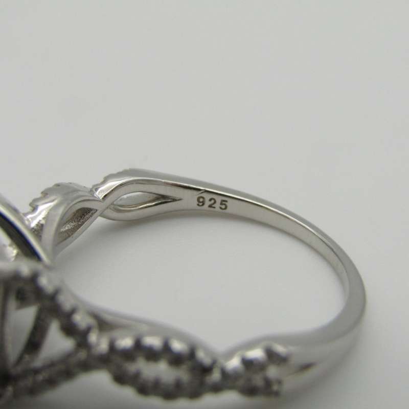 Stunning Sterling Silver ring with black stone - Size S - 4,7g