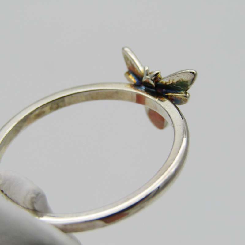 Sterling Silver ring with cute bee design - Size Q - 1,9g