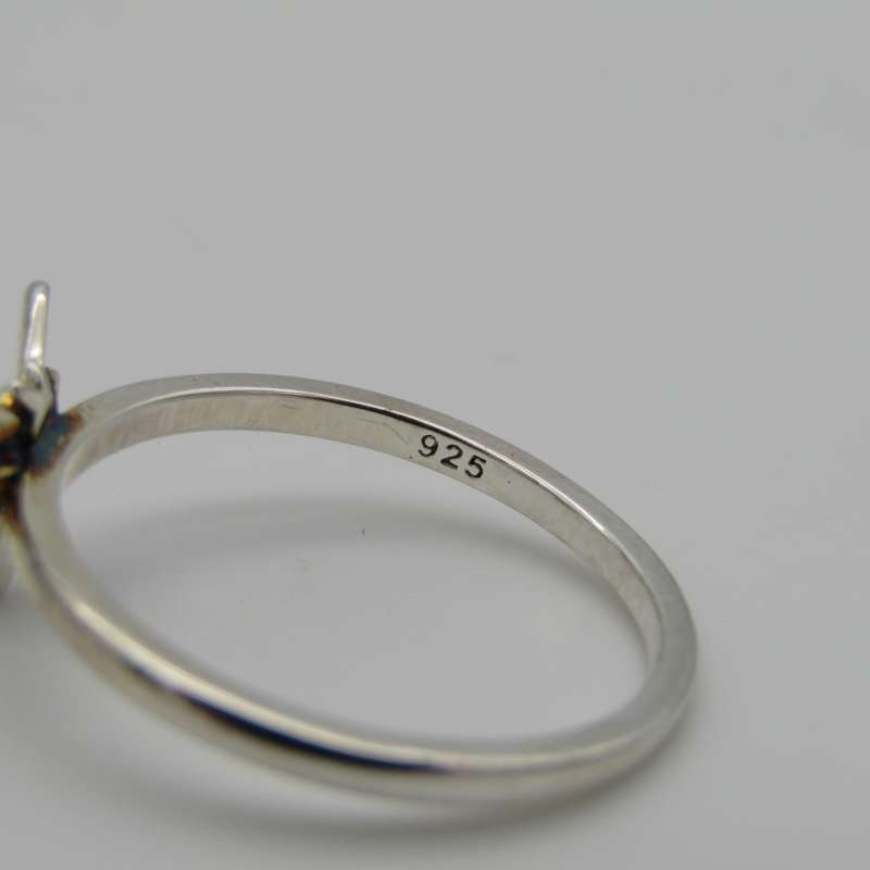 Sterling Silver ring with cute bee design - Size Q - 1,9g