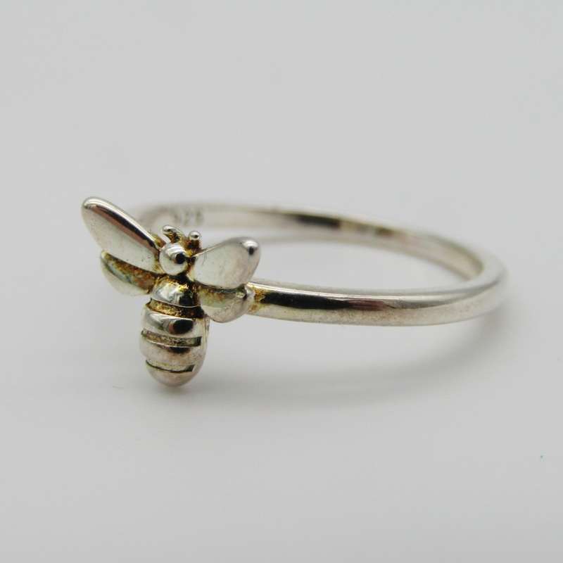 Sterling Silver ring with cute bee design - Size Q - 1,9g