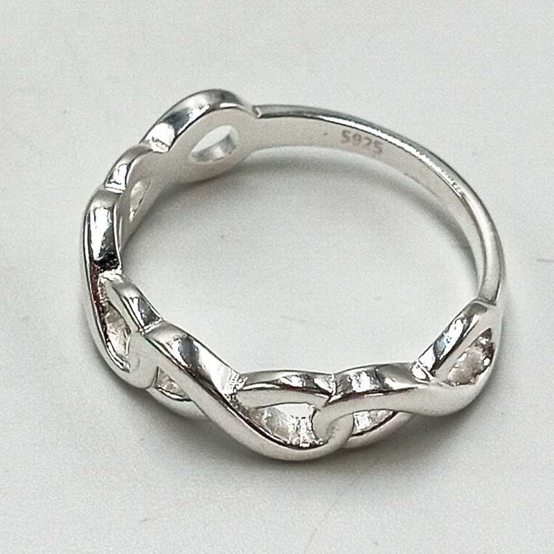 Sterling silver ring with infinity designs - size O - 3g