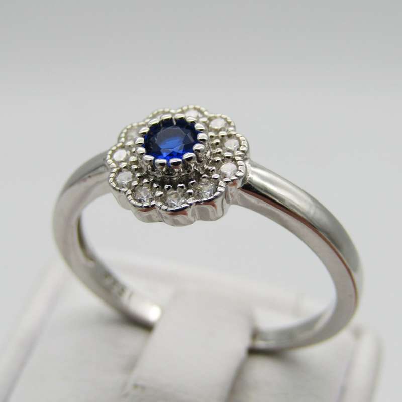 Sterling Silver ring with blue stone - Size R - 2,3g