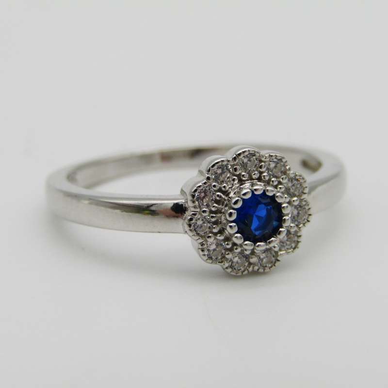 Sterling Silver ring with blue stone - Size R - 2,3g