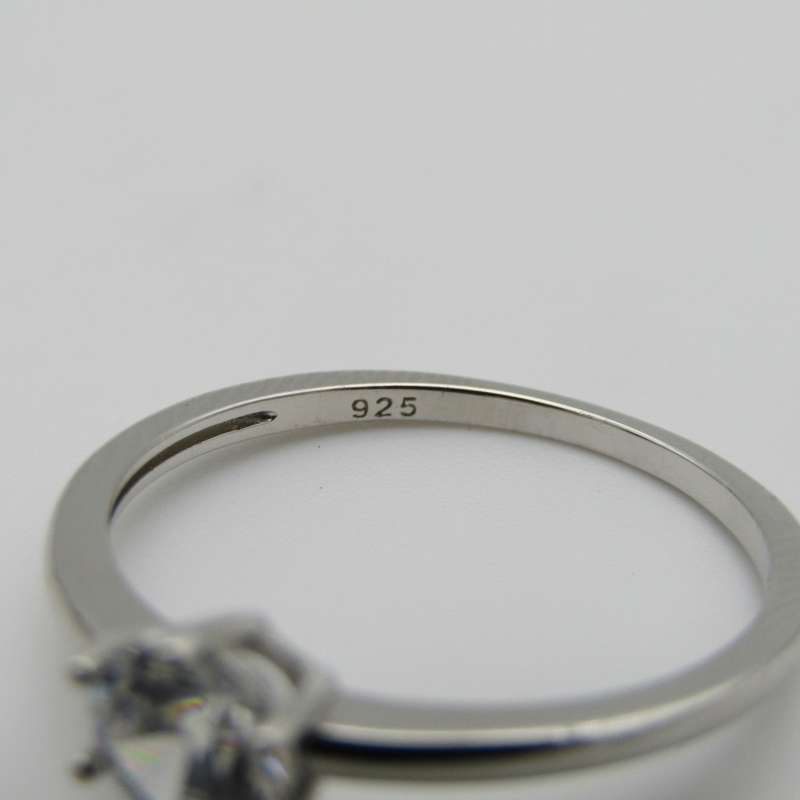Stunning Sterling Silver ring with Solitaire design - Size S - 1,8g