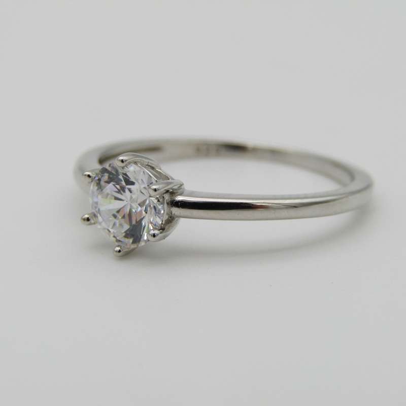Stunning Sterling Silver ring with Solitaire design - Size S - 1,8g